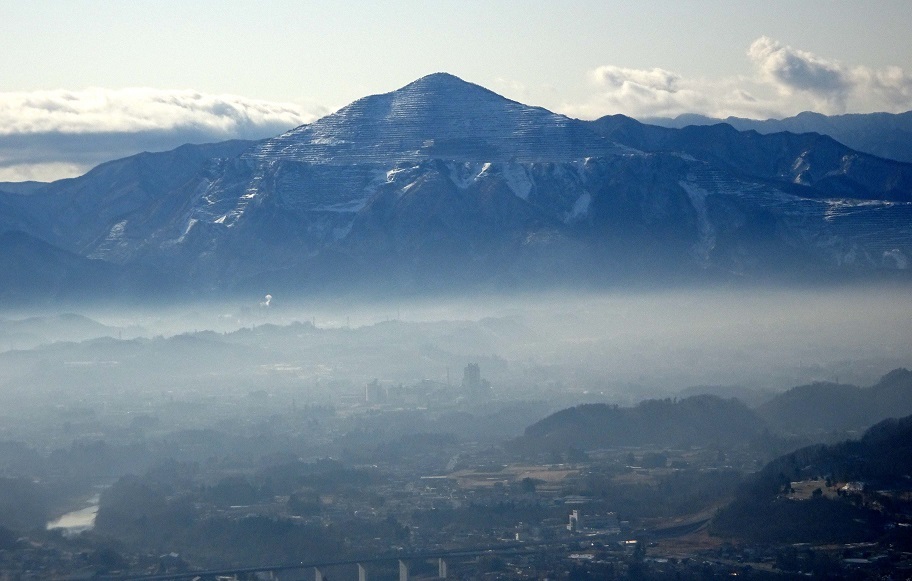 山頂から武甲山